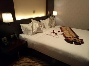 Postel nebo postele na pokoji v ubytování Sherar Addis Hotel