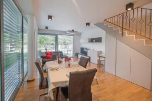 Posezení v ubytování CAISA- luxury apartment 20 m from the sea