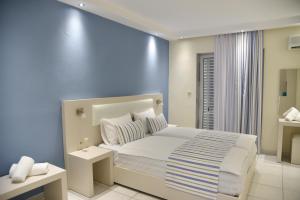A bed or beds in a room at Blue Senses Hotel