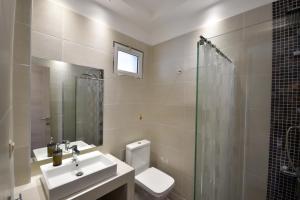 A bathroom at Blue Senses Hotel