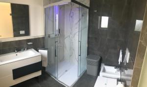 Koupelna v ubytování Kalì B&B + 35 fotografií