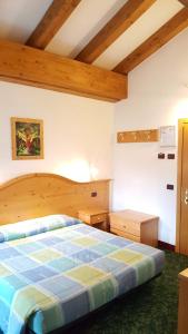 Postel nebo postele na pokoji v ubytování Hotel Garni Al Nardis + 28 fotografií