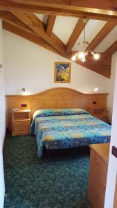 Postel nebo postele na pokoji v ubytování Hotel Garni Al Nardis