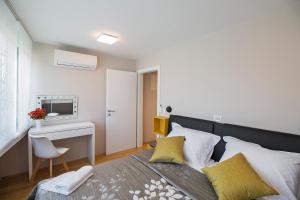 Postel nebo postele na pokoji v ubytování CAISA- luxury apartment 20 m from the sea