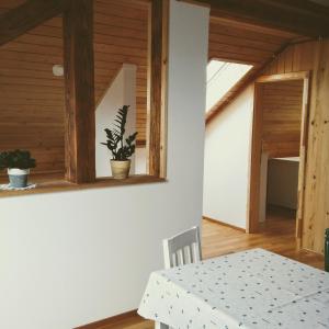 Postel nebo postele na pokoji v ubytování Prenočišča Angelin hram, Tiny Apartments