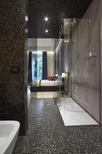 Kúpeľňa v ubytovaní Messori Suites + 37 fotografií