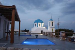 Bazén v ubytování Aeris suites nebo v jeho okolí