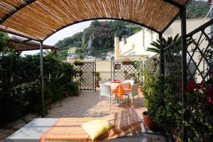 Afbeelding uit fotogalerij van Sharon House in Amalfi