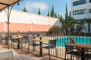 Басейн в или близо до Best Western Le Galice Centre Ville