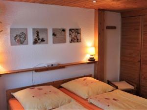 Tempat tidur dalam kamar di Beautiful Apartment in Damshagen near the Sea