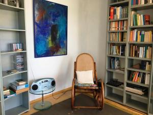 Knihovna v apartmánu