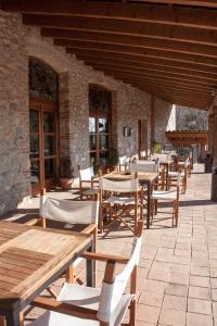 A restaurant or other place to eat at Hotel Moli De La Torre