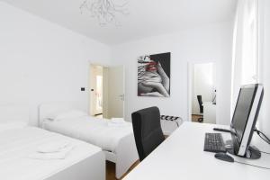 A bed or beds in a room at Bella Vita Charming House