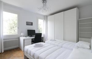 A bed or beds in a room at Bella Vita Charming House