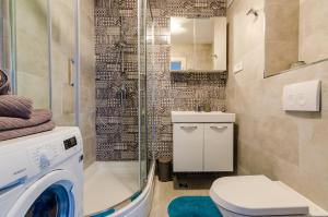 Ein Badezimmer in der Unterkunft Apartments Lazarin