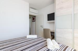 Ein Bett oder Betten in einem Zimmer der Unterkunft Apartments Lazarin