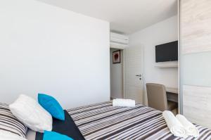 Ein Bett oder Betten in einem Zimmer der Unterkunft Apartments Lazarin