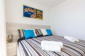 Ein Bett oder Betten in einem Zimmer der Unterkunft Apartments Lazarin