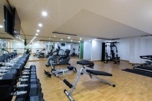 Gimnasio o instalaciones de fitness de BURJ ON BAY Hotel