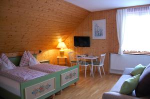 Säng eller sängar i ett rum på Gasthof Martinihof
