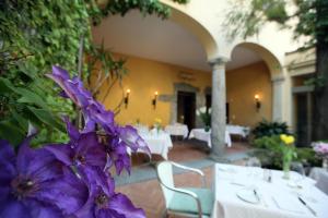 Aed väljaspool majutusasutust Romantik Hotel Castello Seeschloss