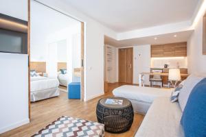 Postel nebo postele na pokoji v ubytování Grupotel Picafort Beach + 37 fotografií
