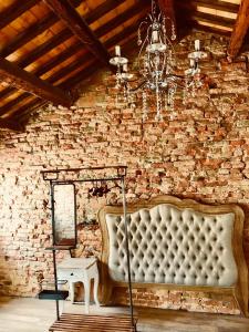 a couch in a room with a brick wall at Barbara’s rooms in Chioggia