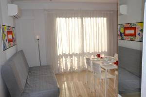 A seating area at Apartamento Rod Még 6 kép