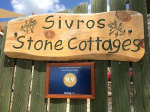 Certifikát, hodnocení, plakát nebo jiný dokument vystavený v ubytování Sivros Stone Cottages