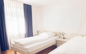 Un pat sau paturi într-o cameră la Engelhof
