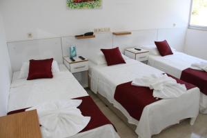A bed or beds in a room at AELBİSTAN OTEL