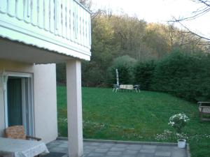 a yard with a picnic table in the grass at Gästehaus am Ahr-Radweg in Antweiler +4 photos