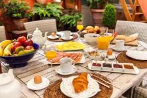 a table full of breakfast foods and drinks at Guesthouse Maison de la Rose in Bruges