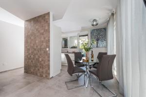 a dining room with a table and chairs at Villa Franica Zadar in Zadar