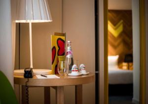 Postel nebo postele na pokoji v ubytování Cucu Hotel