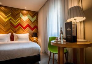 Postel nebo postele na pokoji v ubytování Cucu Hotel