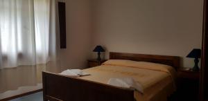 a bedroom with a bed and a window at Residence Spiaggia Bianca in Golfo Aranci
