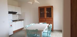 a kitchen with a table and chairs in it at Residence Spiaggia Bianca in Golfo Aranci