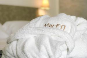 Tempat tidur dalam kamar di Hotel Marfil