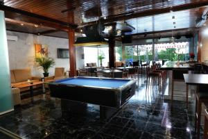 Biliár nebo kulečník v ubytování Hotel Complejo Los Rosales