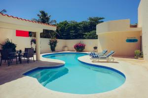 Bazén v ubytování Aquatech Villas DeRosa Resort nebo v jeho okolí