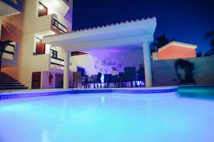 Bazén v ubytování Aquatech Villas DeRosa Resort nebo v jeho okolí