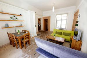 Posezení v ubytování AirHome - Cozy Apartment