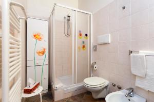 Um banheiro em Casa Disma Urbino