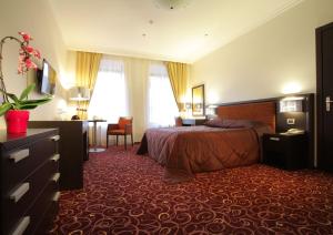 Postel nebo postele na pokoji v ubytování Menorah Hotel