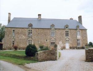 a large brick house with a driveway in front of it at Chambre d'hôtes La Cour in Rauville-la-Place