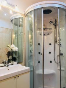 Et badeværelse på Sesimbra Sun Bay