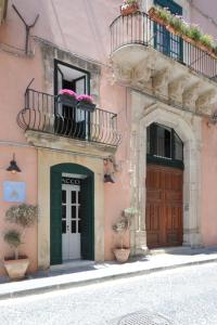 Façana o entrada de Ortigia Suite - Theater