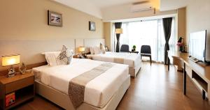 Postel nebo postele na pokoji v ubytování Yuwa Serviced Residence