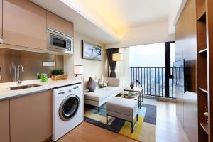 Kuchyň nebo kuchyňský kout v ubytování Yuwa Serviced Residence